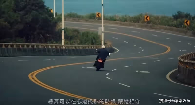 具俊曄公開向大S求婚的片段,手拿鑽石項鍊喊話:老婆我愛你