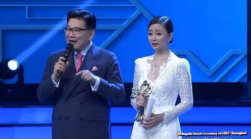 尹濤錯過了金鷹,輸給了迪麗熱巴,愛情的坎坷之路,如今已是第二個春天