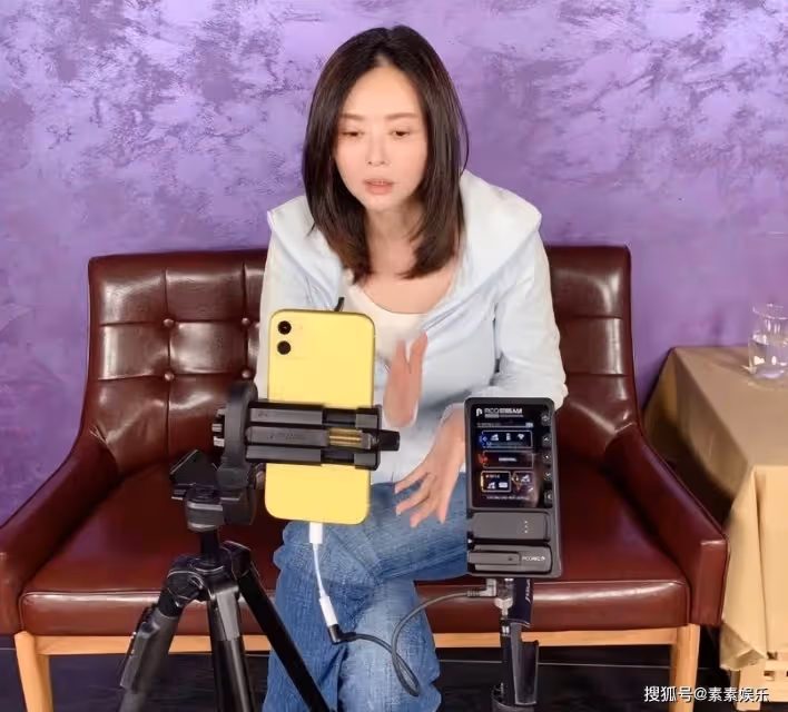 蕭淑慎抗癌成功，穿粉衣露面狀態好，老公陪伴5年不離不棄