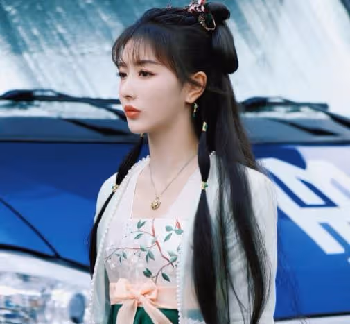孔雪兒的古裝照也很美，像極了古言女主，竟然還有人說丑