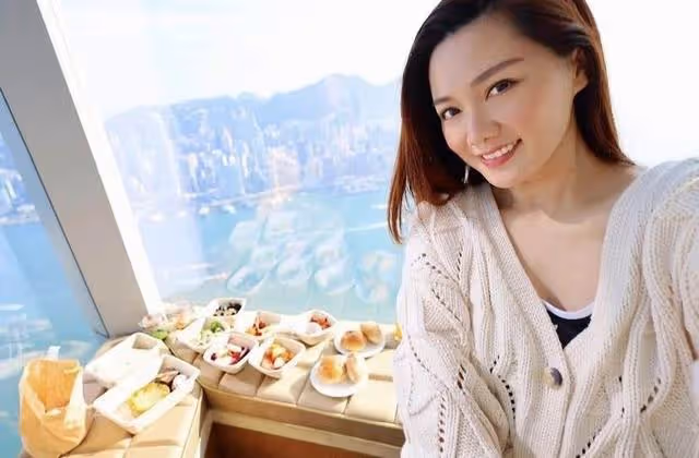 TVB知名星二代開豪車接男友下班!兩人已租房同居,多次被曝結婚