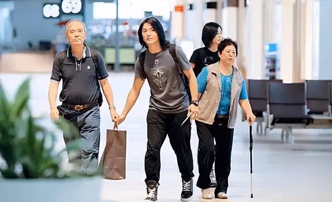 國內賺錢國外花的8位明星,有人過得安逸美好,有人為生活奔波