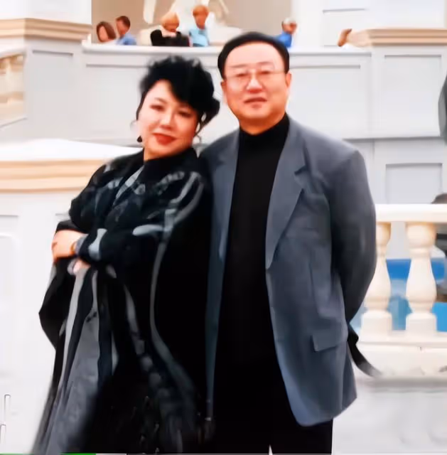 國內賺錢國外花的8位明星,有人過得安逸美好,有人為生活奔波