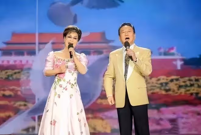 國內賺錢國外花的8位明星,有人過得安逸美好,有人為生活奔波
