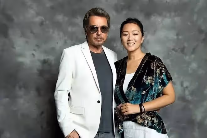 國內賺錢國外花的8位明星,有人過得安逸美好,有人為生活奔波