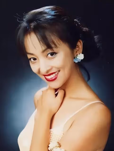 國內賺錢國外花的8位明星,有人過得安逸美好,有人為生活奔波