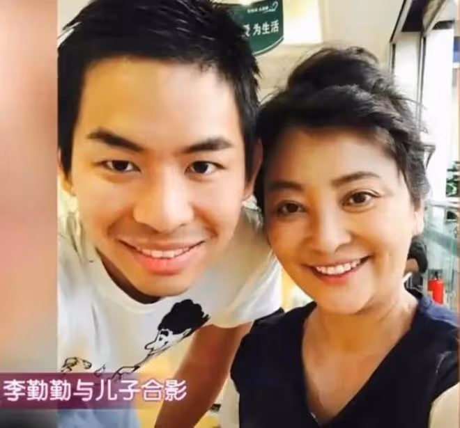 國內賺錢國外花的8位明星,有人過得安逸美好,有人為生活奔波