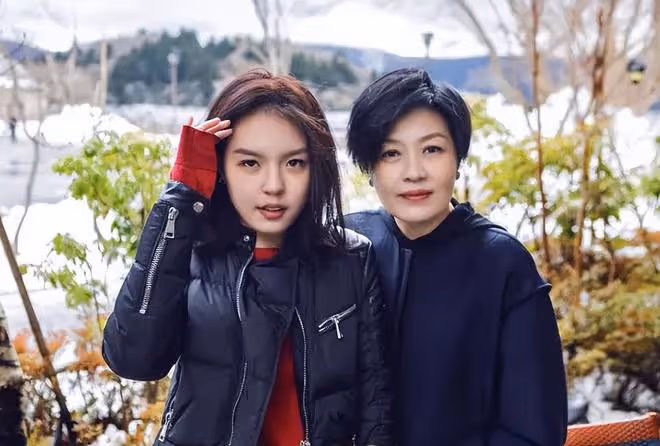 國內賺錢國外花的8位明星,有人過得安逸美好,有人為生活奔波