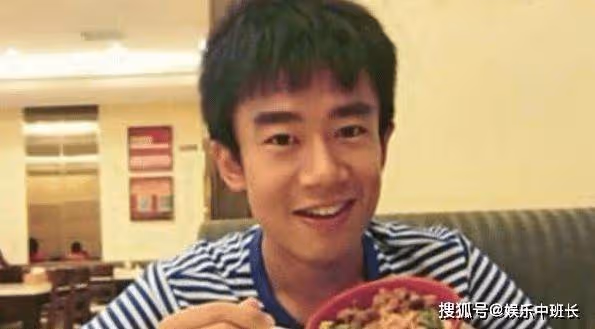 66歲李雪健妻子曝光，原來是大家熟悉的她，兒子長得很是俊秀
