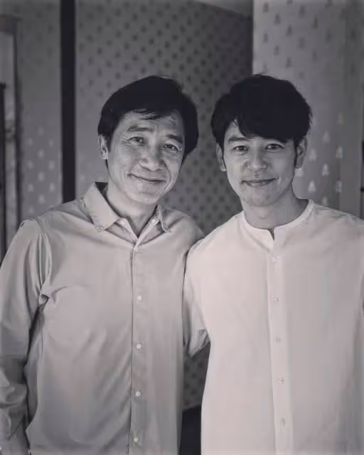60歲梁朝偉日本近況!與妻夫木聰相約喝茶,滿臉老年斑皺紋長全臉