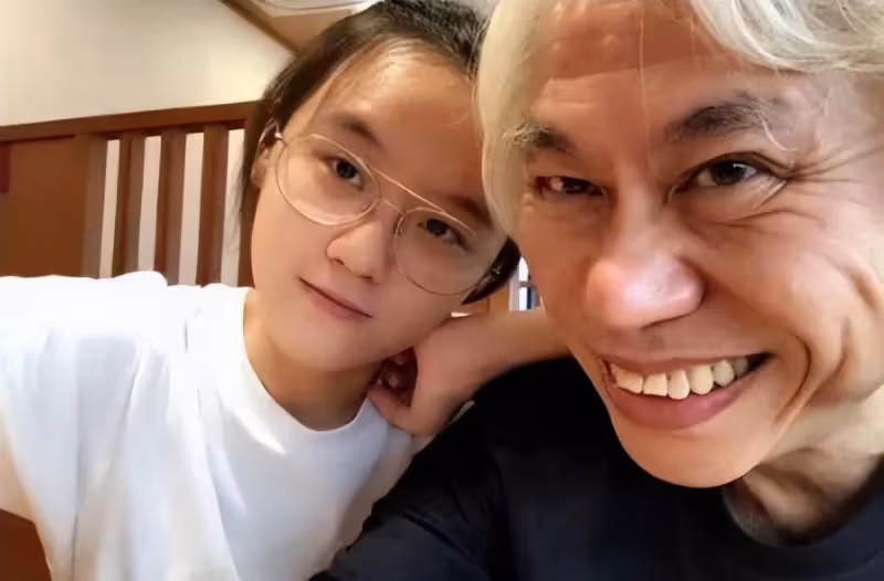 「爺孫戀」李坤城近況曝光,相愛9年仍未結婚,老當益壯想生娃