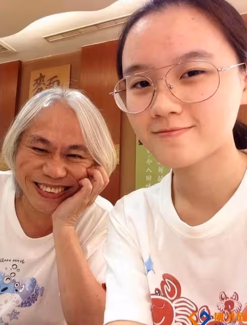 「爺孫戀」李坤城近況曝光,相愛9年仍未結婚,老當益壯想生娃