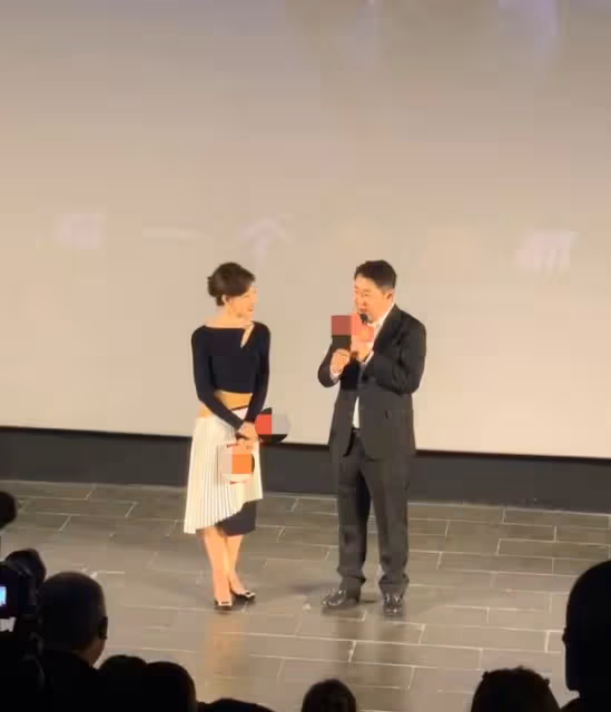 李冰冰黃曉明罕同框 馮紹峰站C位表情嚴肅