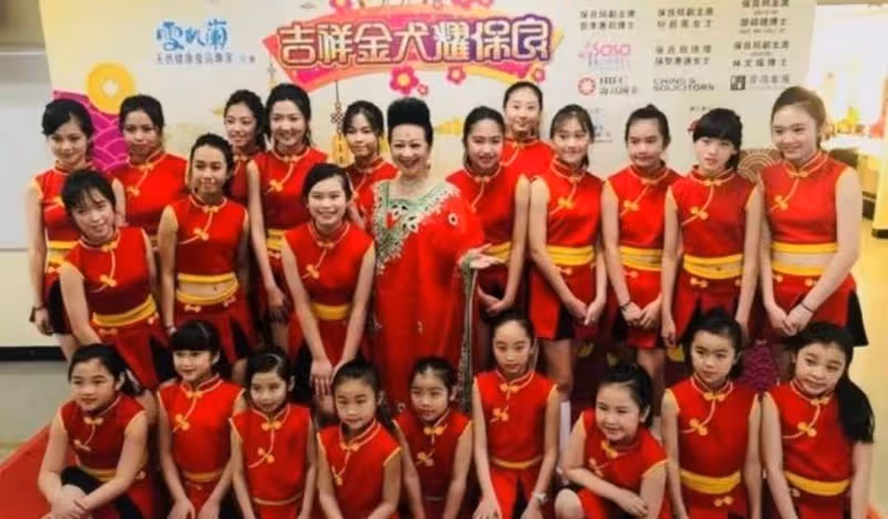 放棄學業進入行業!TVB高層小花跟隨已故父親的教導走無悔之路,希望能賺錢養