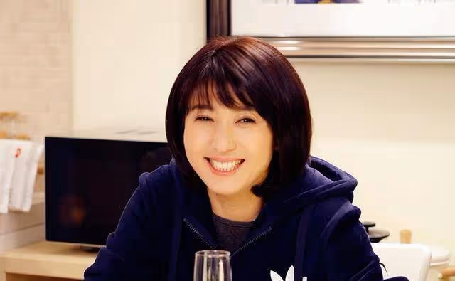 閆學晶兒子求婚視頻曝光，女方顏值很高，閆學晶在現場都被感動了