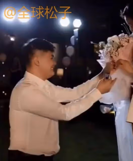 閆學晶兒子求婚視頻曝光，女方顏值很高，閆學晶在現場都被感動了