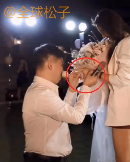 閆學晶兒子求婚視頻曝光，女方顏值很高，閆學晶在現場都被感動了