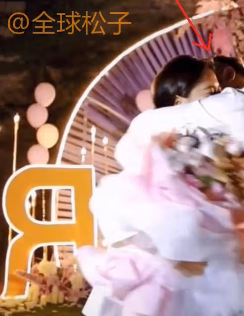 閆學晶兒子求婚視頻曝光，女方顏值很高，閆學晶在現場都被感動了