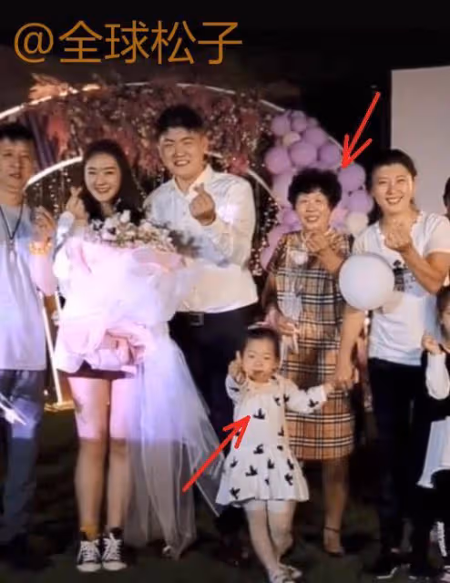 閆學晶兒子求婚視頻曝光，女方顏值很高，閆學晶在現場都被感動了