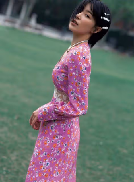 闕清子有點過分了！竟把「祖傳」的奶奶裙拿出來穿，還好顏值在線