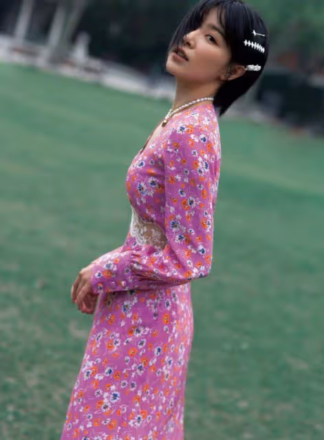 闕清子有點過分了！竟把「祖傳」的奶奶裙拿出來穿，還好顏值在線