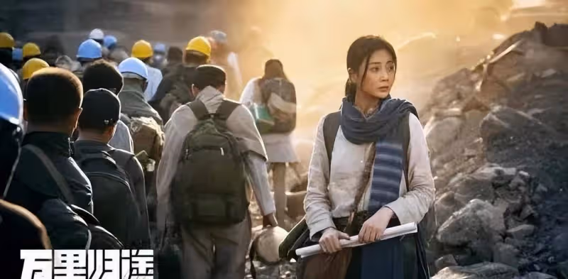 國慶電影檔《萬里歸途》，真戳淚點，和張譯、王俊凱、尹濤一起回家