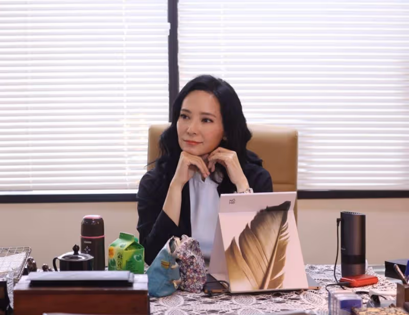 全港最愛的最美港姐，她破了一手好牌