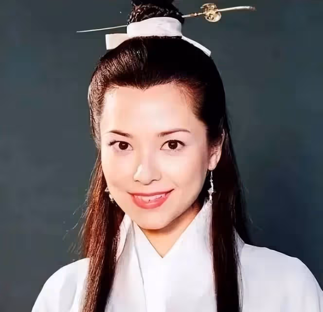 全港最愛的最美港姐，她破了一手好牌