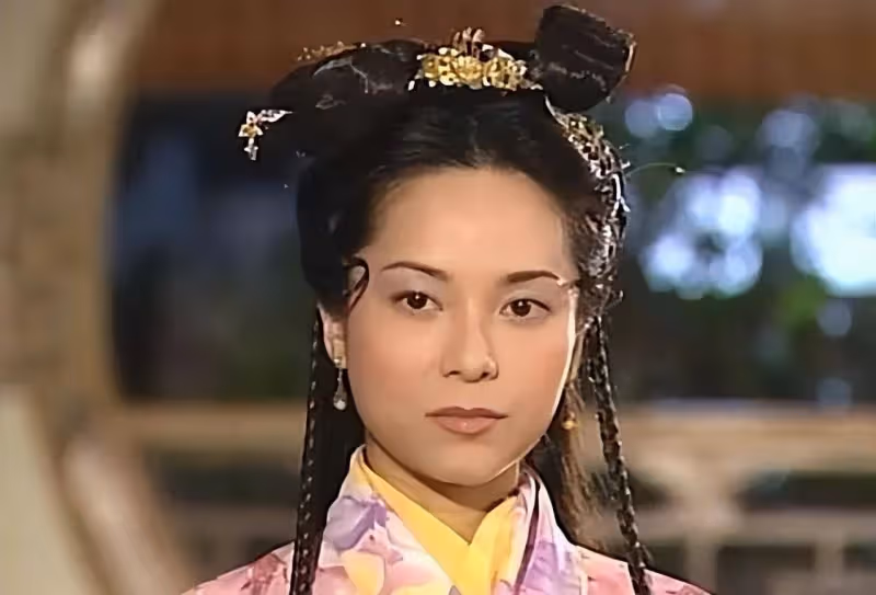 全港最愛的最美港姐，她破了一手好牌