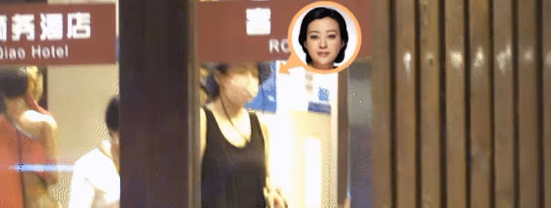 43歲郝蕾現身養生會所被拍，體態豐腴皮膚白皙，獲新男友甜蜜陪伴
