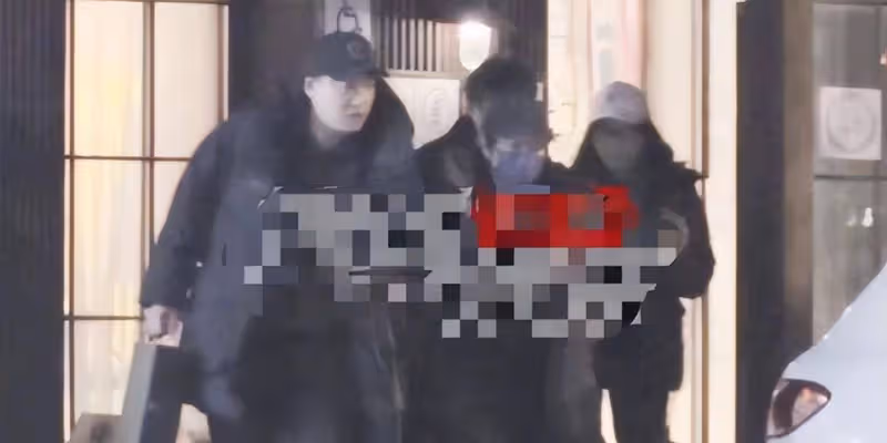 43歲郝蕾現身養生會所被拍，體態豐腴皮膚白皙，獲新男友甜蜜陪伴