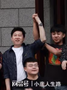 德雲社張鶴倫發文，因病向觀眾請假，評論區留言格外暖心