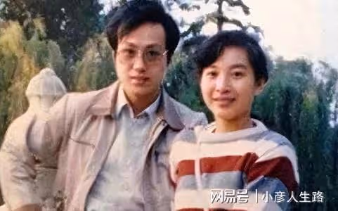 羅京去世13年，曾經哭到暈厥的妻子改嫁富商，母親至今不知死訊