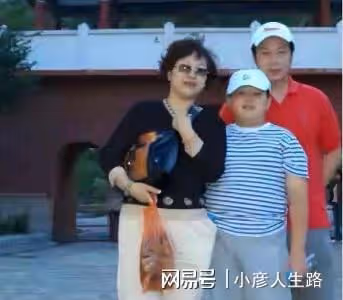 羅京去世13年，曾經哭到暈厥的妻子改嫁富商，母親至今不知死訊