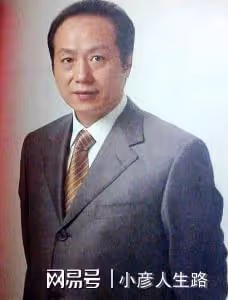 羅京去世13年，曾經哭到暈厥的妻子改嫁富商，母親至今不知死訊