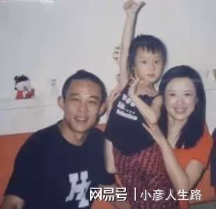 有種差距叫離婚12年,沈蓉至今未婚,侯勇卻已3婚,還娶90後嬌妻
