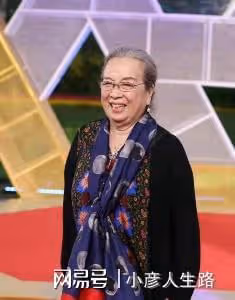 86歲容嬤嬤李明啟逛菜市場!穿著低調無人識,笑容和藹平易近人