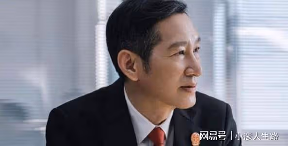 只會擠眉弄眼就別演戲了,《底線》的三位老戲骨告訴你啥叫演技