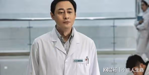 只會擠眉弄眼就別演戲了,《底線》的三位老戲骨告訴你啥叫演技