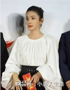 《平凡英雄》舉辦首映禮,黃曉明馮紹峰同框,全程零交流氣氛尷尬