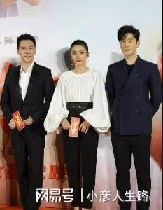 《平凡英雄》舉辦首映禮,黃曉明馮紹峰同框,全程零交流氣氛尷尬