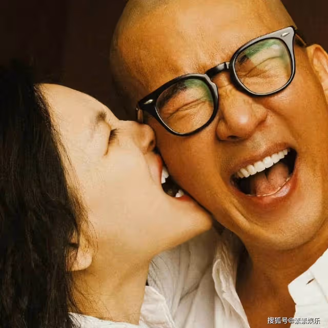 大S具俊曄婚後首個雜誌封面:造型大膽前衛,大S騎在老公身上
