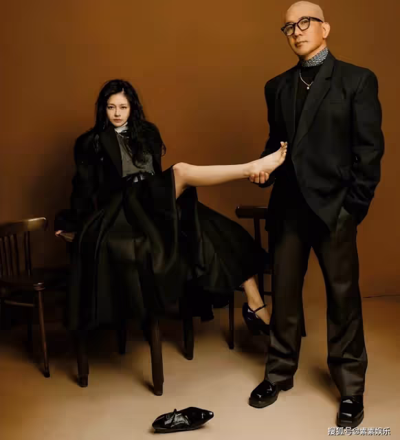 大S具俊曄婚後首個雜誌封面:造型大膽前衛,大S騎在老公身上