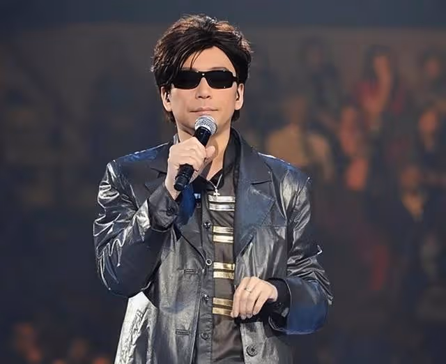 香港知名男星宣告復出！自曝沒有精神病，身材發胖到認不出
