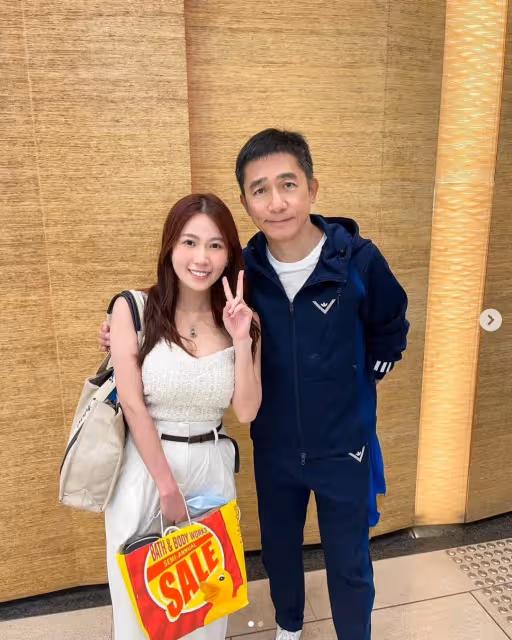 梁朝偉已經60歲，如今在日本過著「神隱」一樣的生活，和妻夫木聰一同喝茶，臉上已有些許皺紋