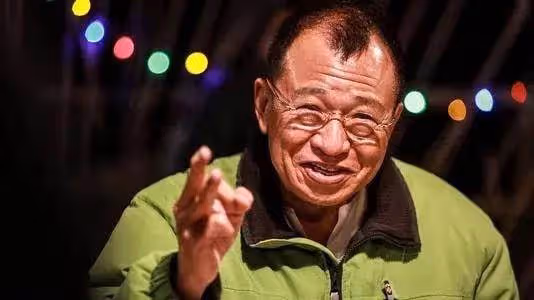 「歡喜哥」許紹雄定居新加坡：出道47年從未當過男主，如今71歲卻被爆出緋聞