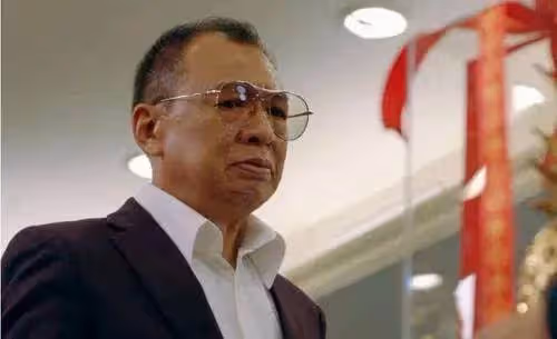 「歡喜哥」許紹雄定居新加坡：出道47年從未當過男主，如今71歲卻被爆出緋聞