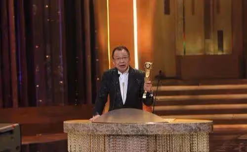 「歡喜哥」許紹雄定居新加坡：出道47年從未當過男主，如今71歲卻被爆出緋聞