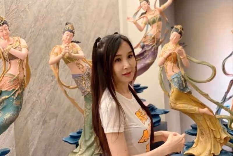 54歲蕭薔如今嘴臉僵硬，身材仍火辣妖嬈，網友：只要不看臉就行