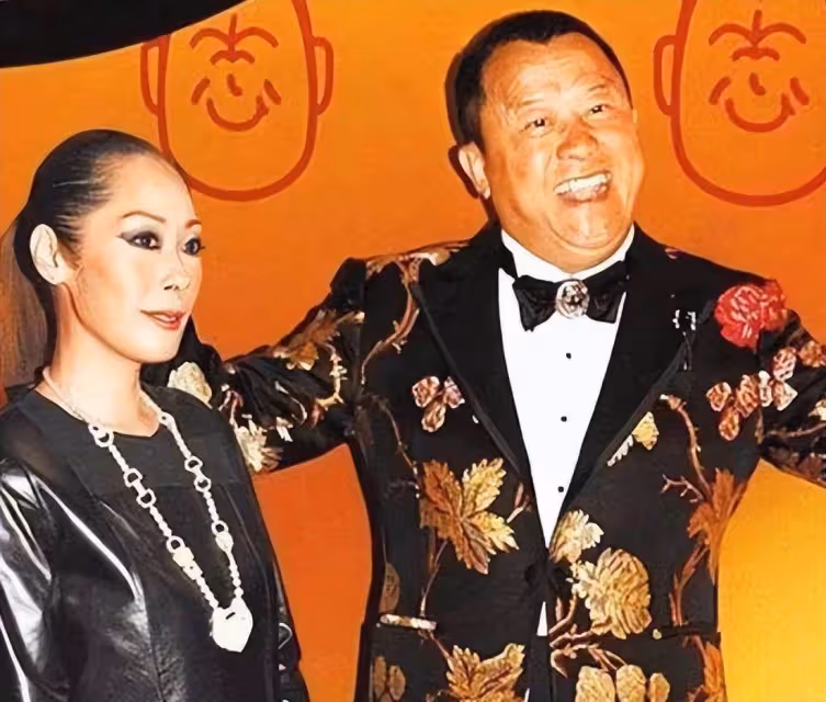 關淑儀爆紅時未婚生子，與曾志偉同乘遭質疑，生父曝光引嘩然，如今56歲與兒相依為命：我的人生我做主